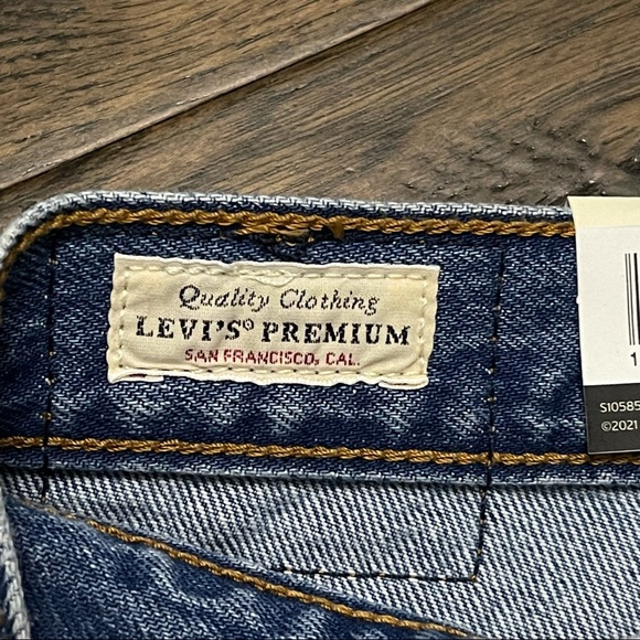 Levi’s Premium Wedgie ICON x Aritzia - Picture 10 of 16